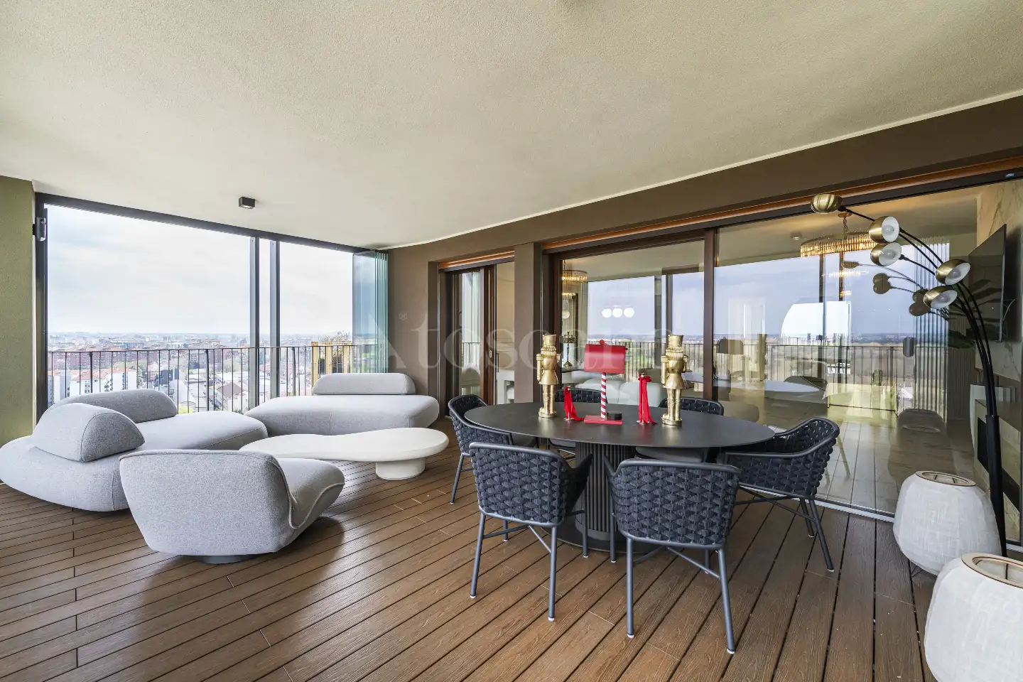 Attico in vendita di 200 mq a €2.100.000 (rif. 32/2026)