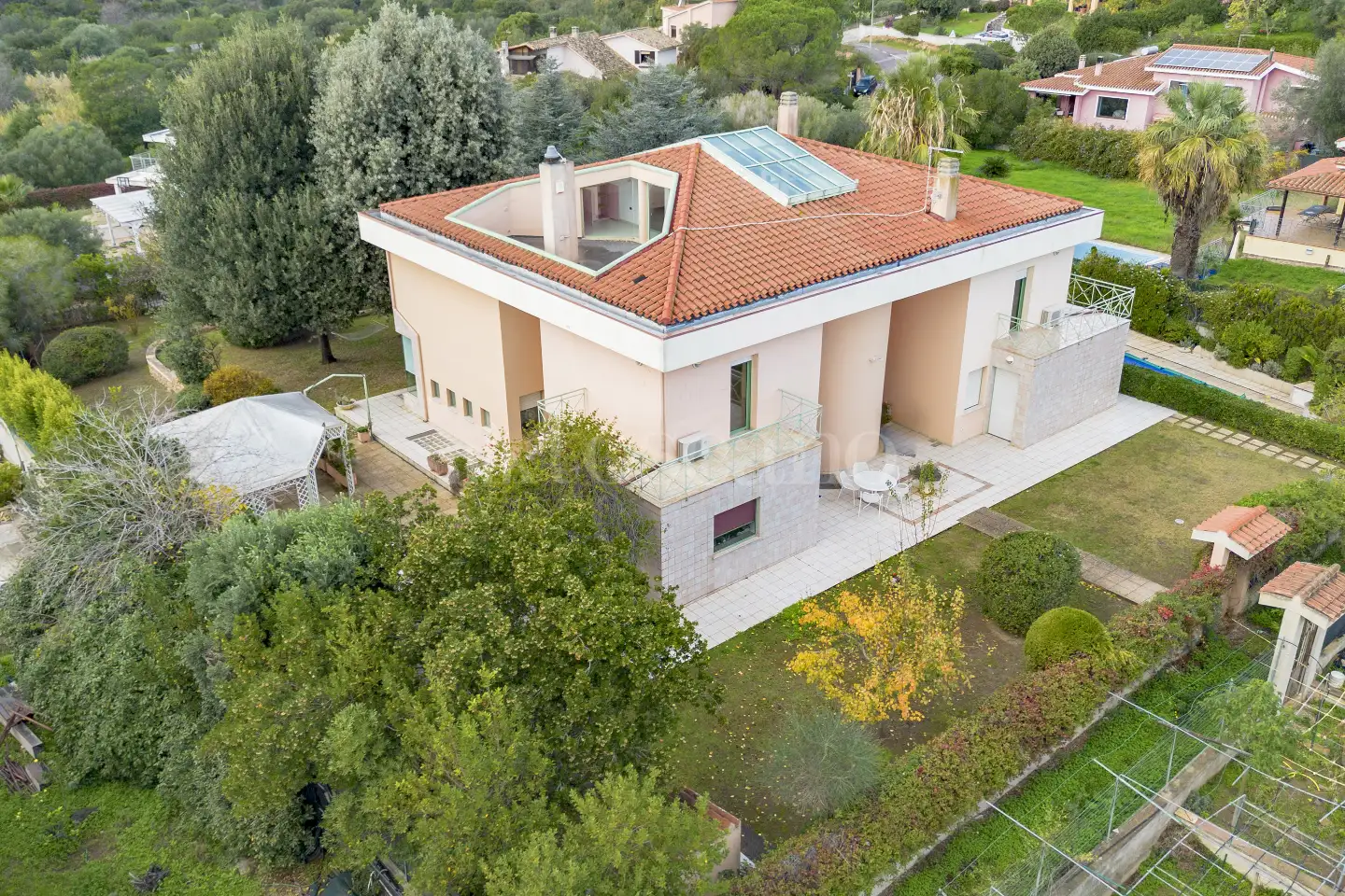 Villa in vendita di 500 mq a €990.000 (rif. 100/2025)