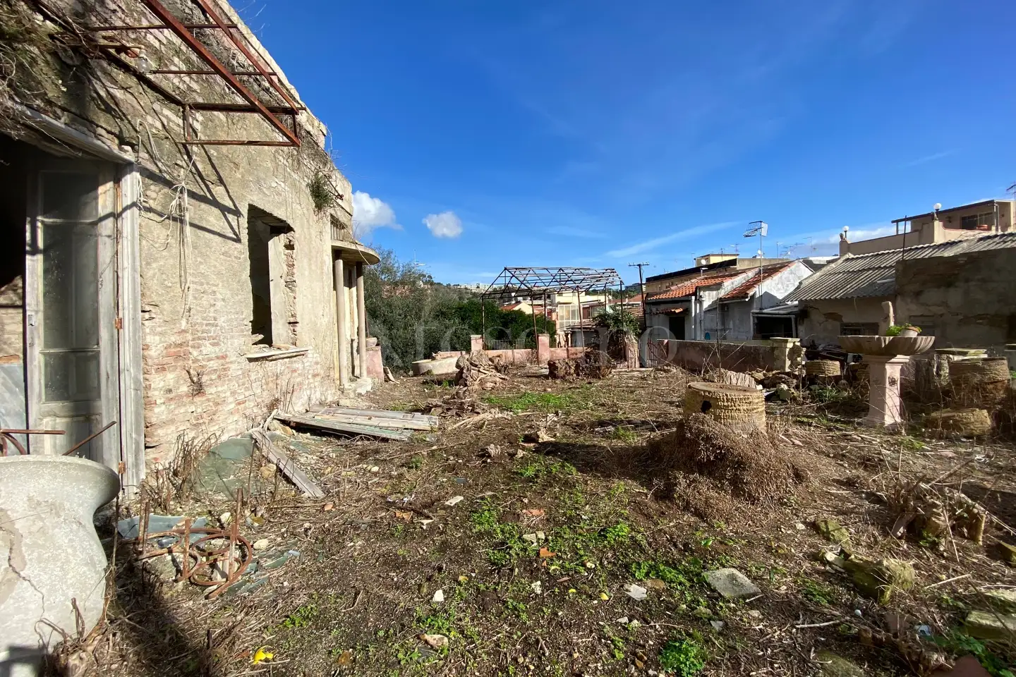 Villa in vendita di 225 mq a €100.000 (rif. 98/2016)