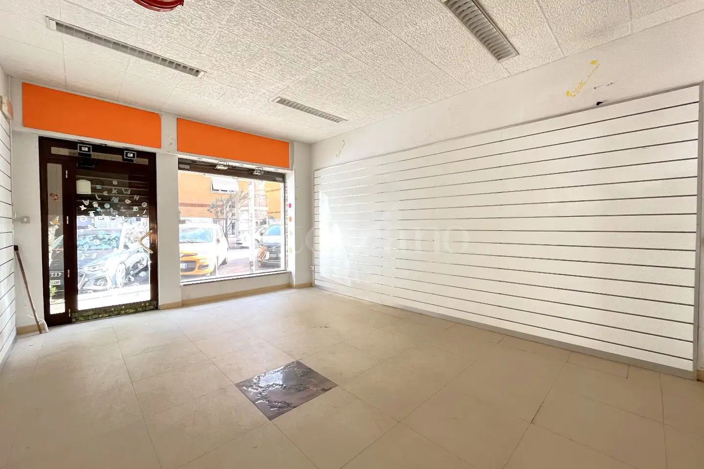 Negozio in affitto di 60 mq a €850 (rif. 7/2026)