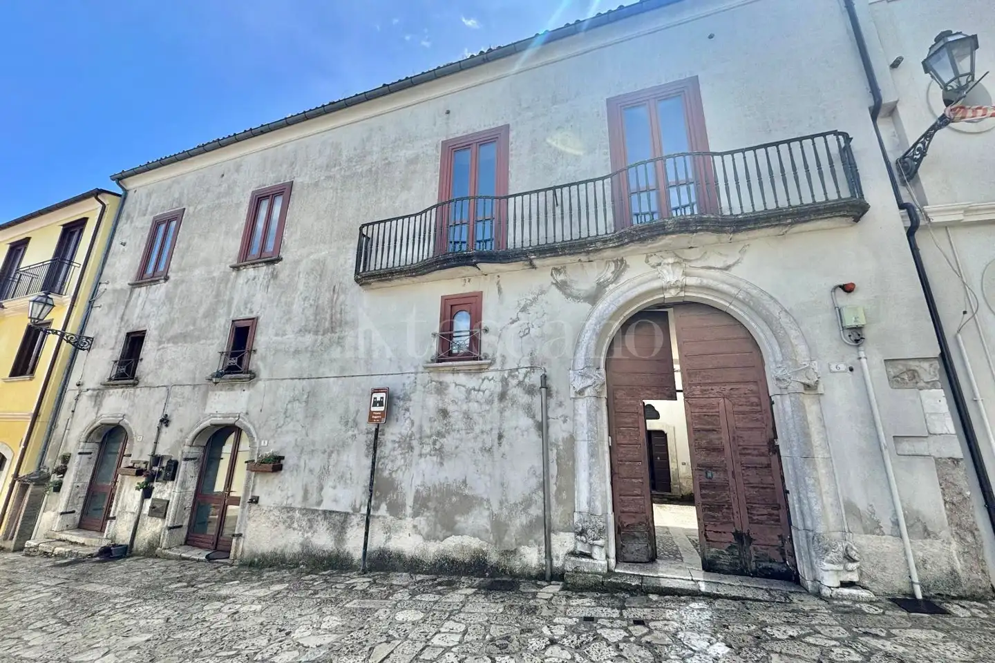 Palazzo in vendita di 600 mq a €200.000 (rif. 127/2026)