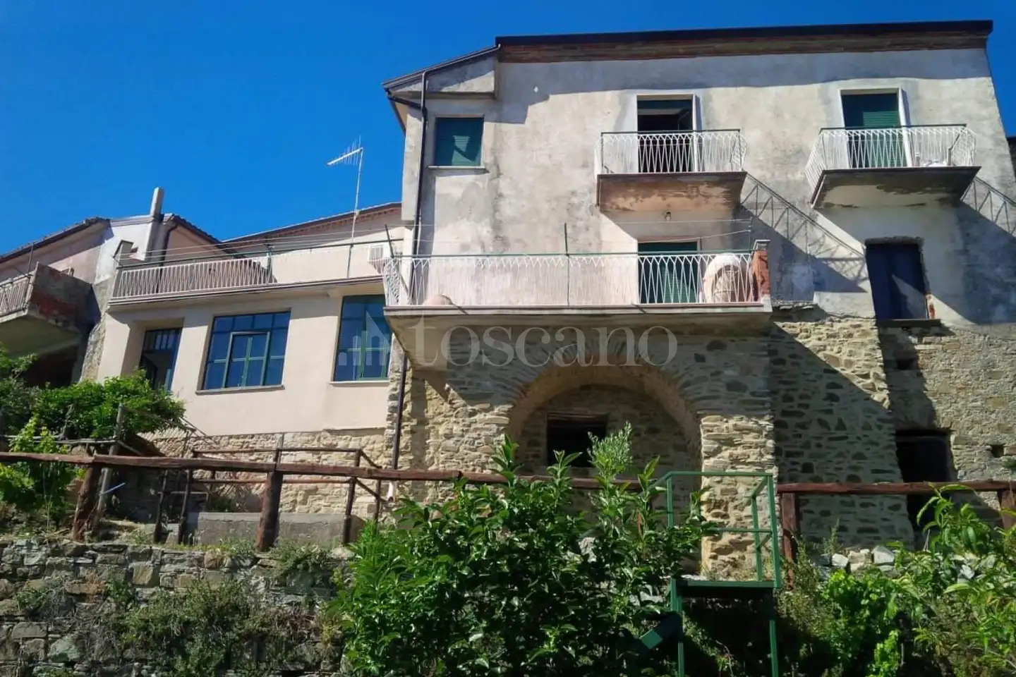 Villa Plurifamiliare in vendita di 275 mq a €350.000 (rif. 15/2025)