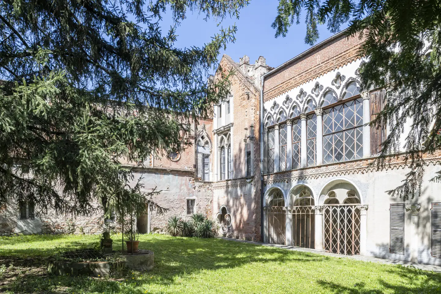 Casale in vendita di 1.000 mq a €1.500.000 (rif. 5/2026)