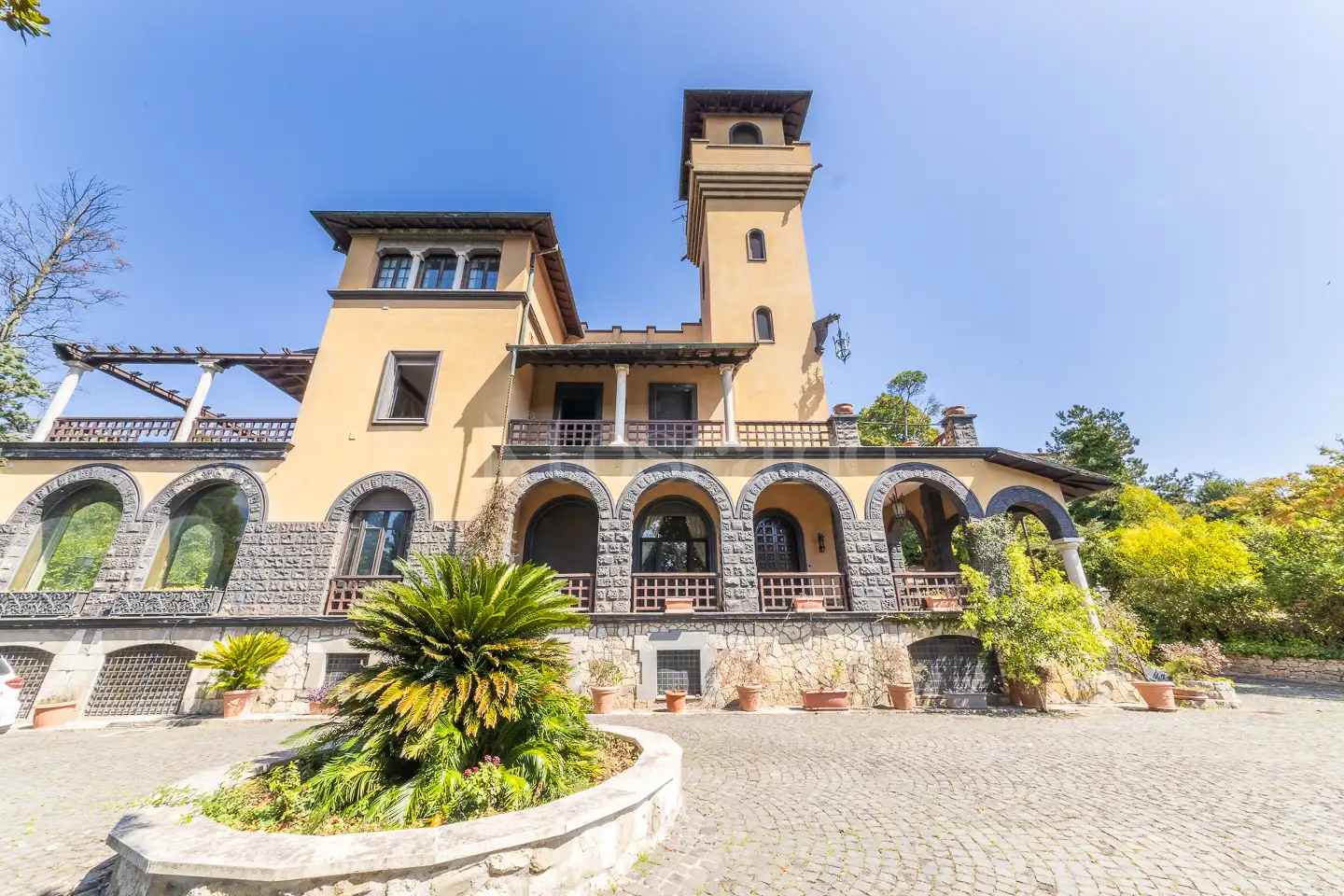 casa indipendente in vendita a Ceccano