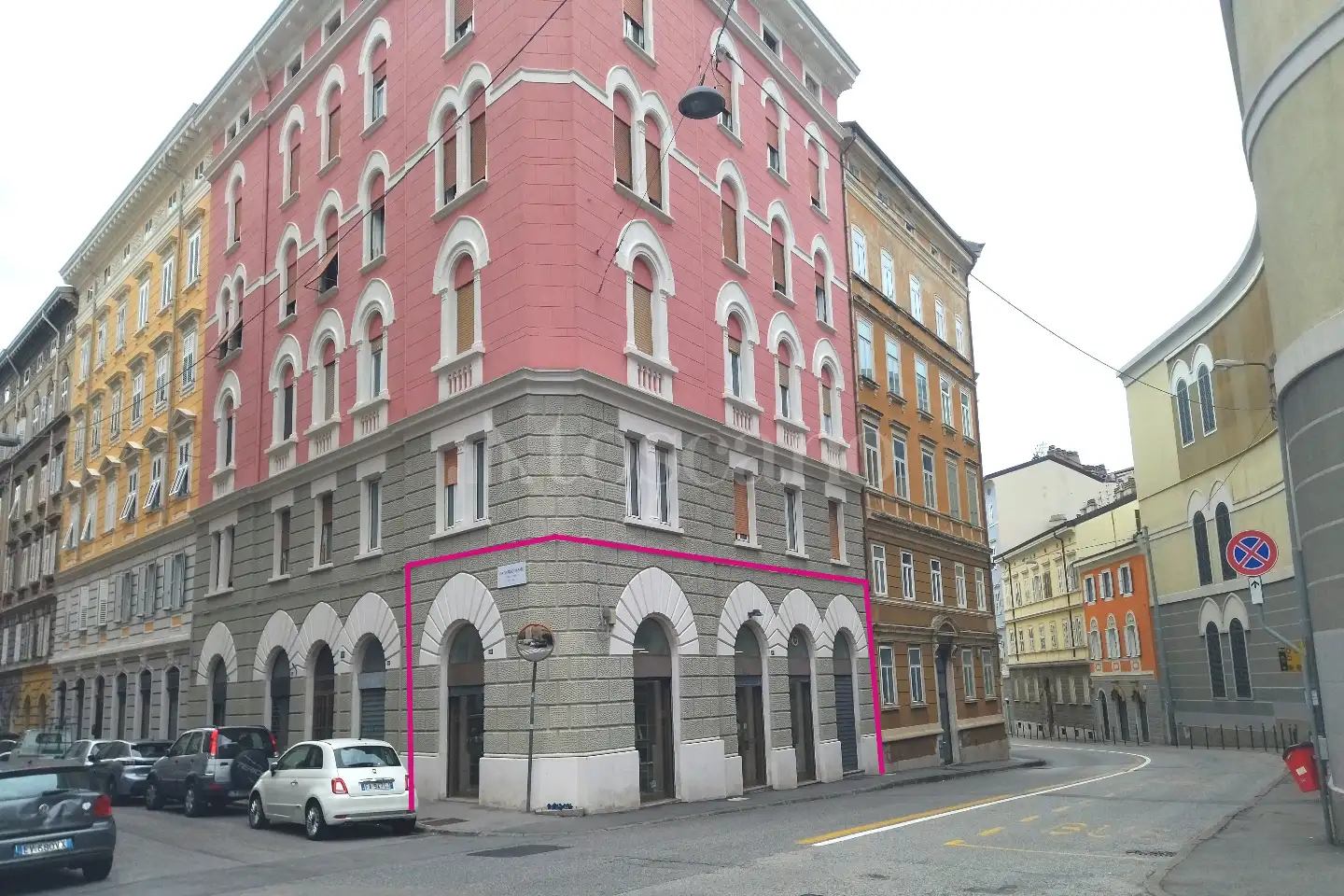 Negozio in affitto di 70 mq a €900 (rif. 11/2025)