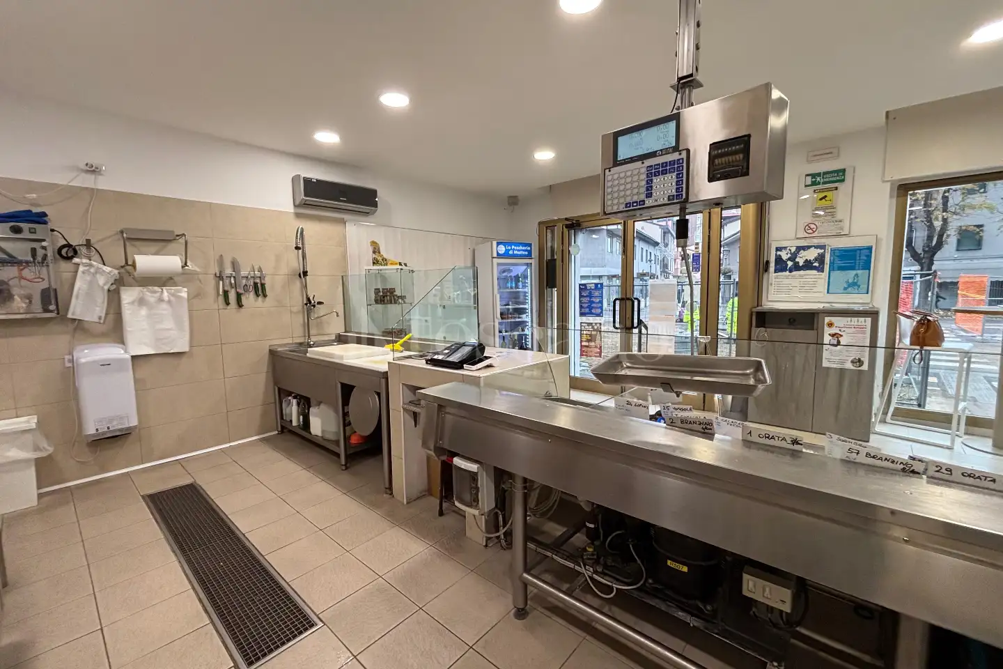 Negozio in vendita di 97 mq a €270.000 (rif. 22/2024)