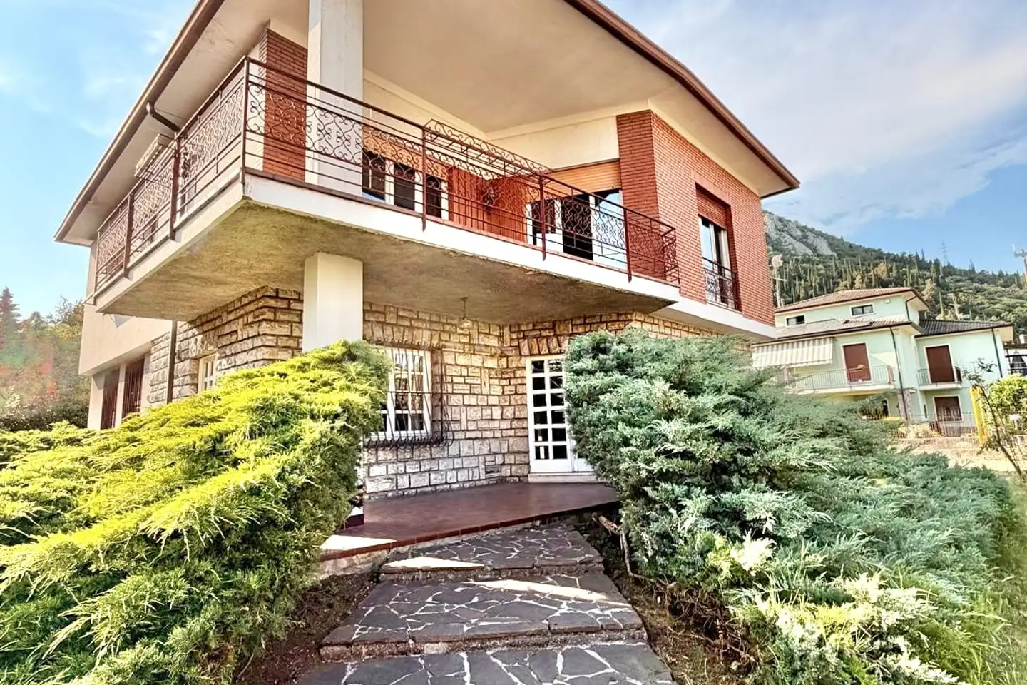 Casa Indipendente in vendita di 230 mq a €460.000 (rif. 22/2026)