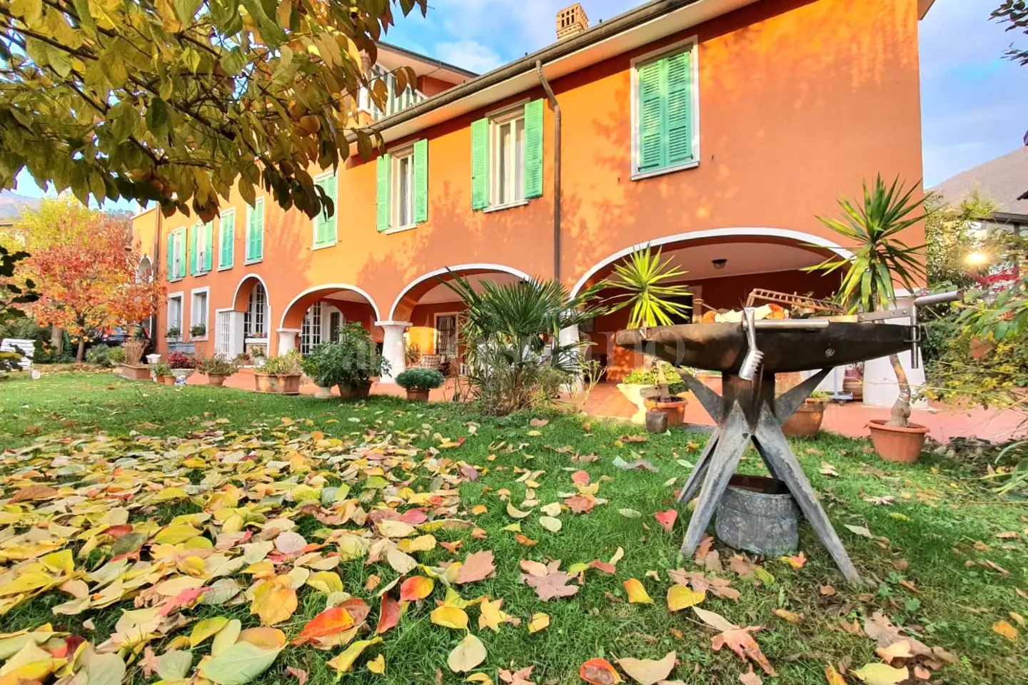 Villa Plurifamiliare in vendita di 400 mq a €399.000 (rif. 6/2025)