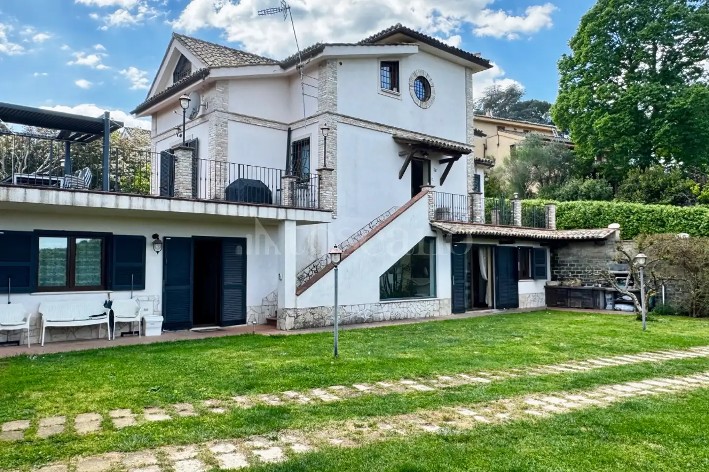 Villa in vendita di 356 mq a €849.000 (rif. 12/2026)