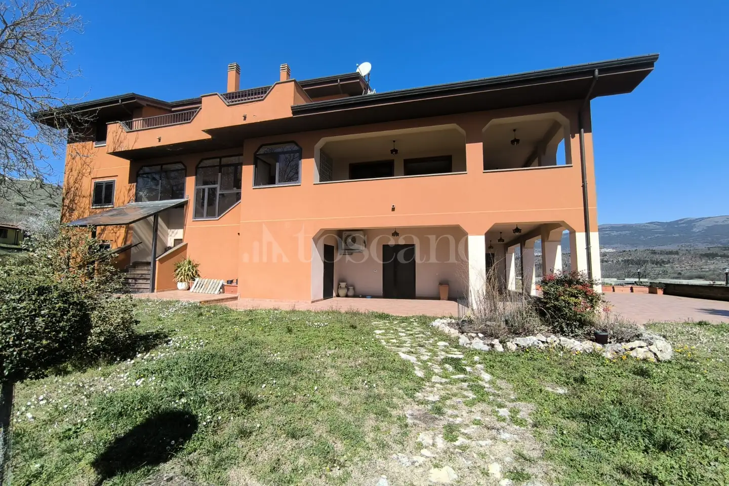 Villa in vendita di 550 mq a €890.000 (rif. 17/2025)