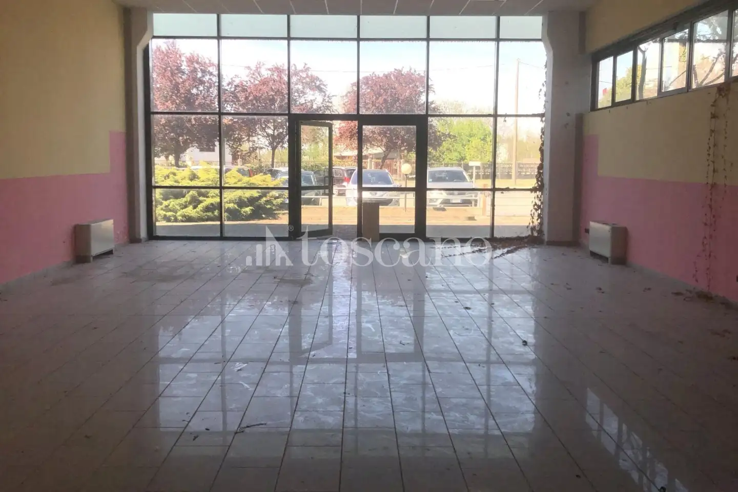 Capannone in vendita di 700 mq a €391,000 (rif. BL6142VE)