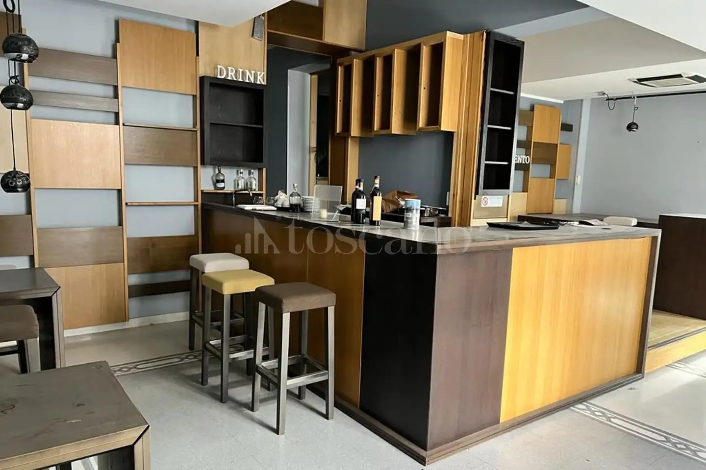 Negozio in affitto di 200 mq a €2.000 (rif. 76/2026)