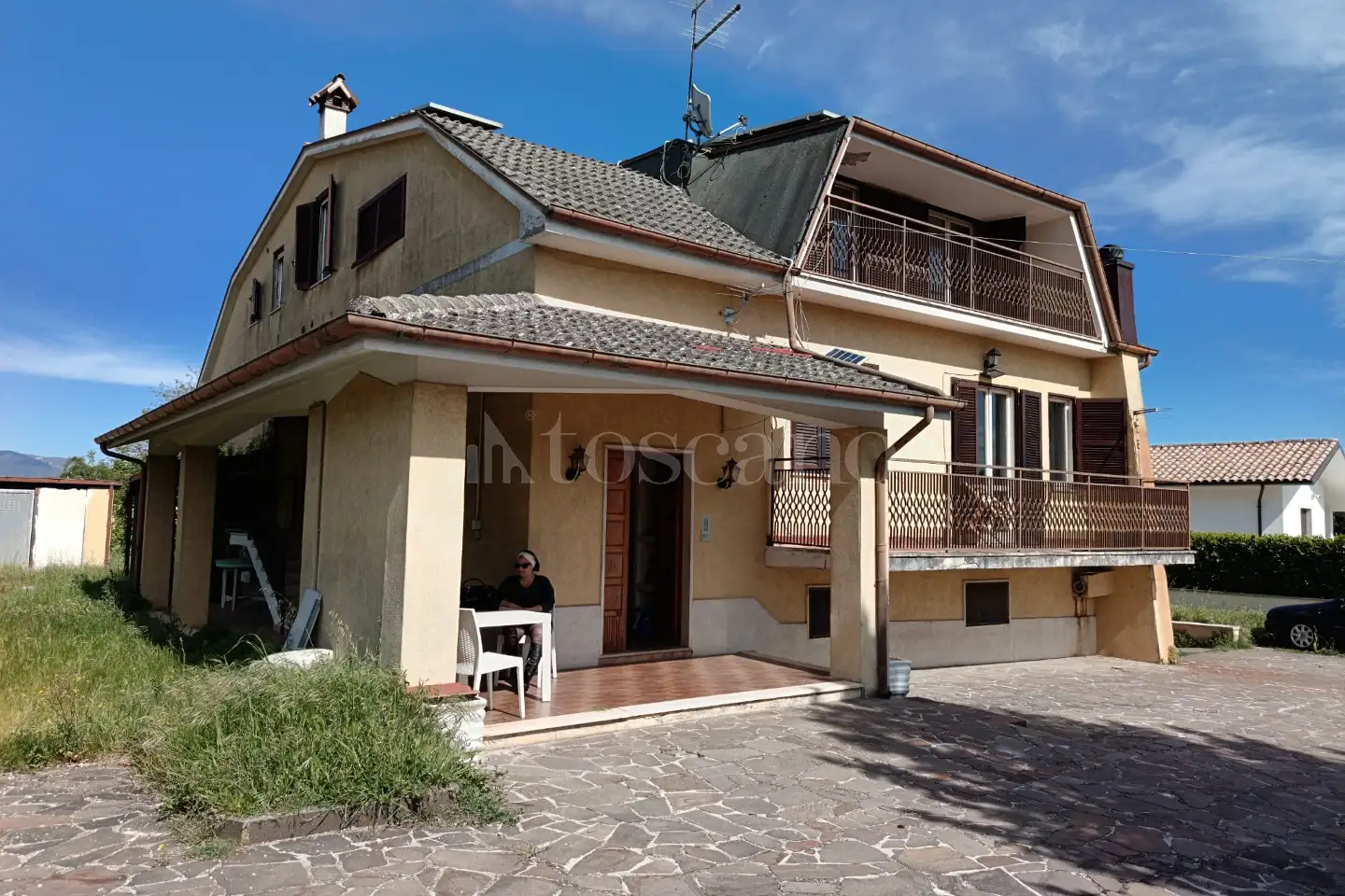 casa indipendente in vendita ad Avezzano in zona Caruscino