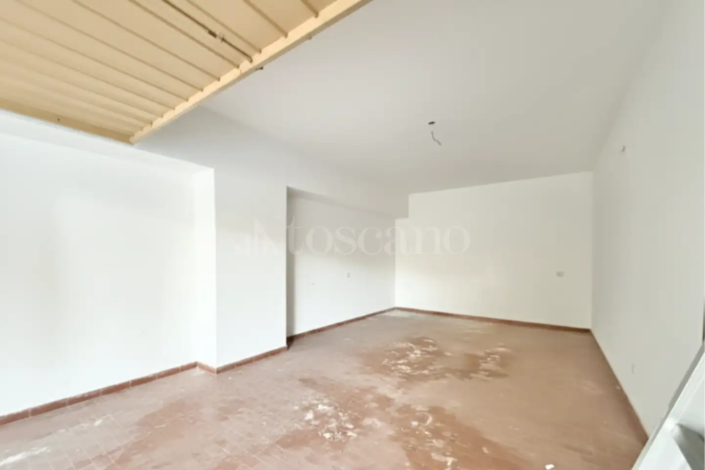 Box in vendita di 20 mq a €19.000 (rif. 6/2026)