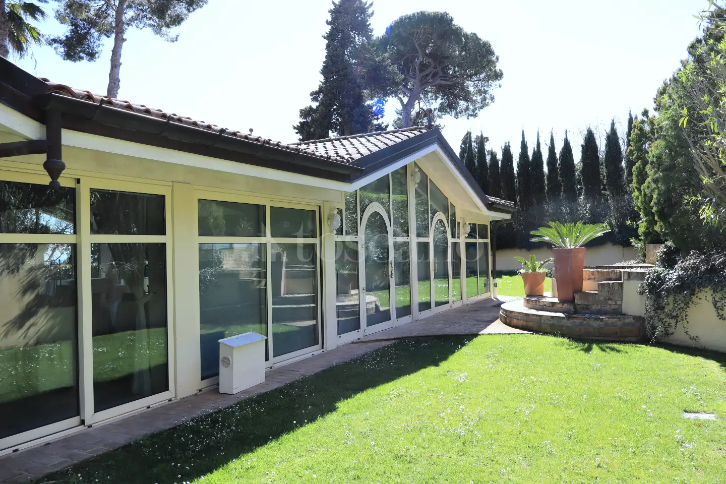 Albergo in vendita di 2.500 mq trattativa riservata (rif. 4/2025)