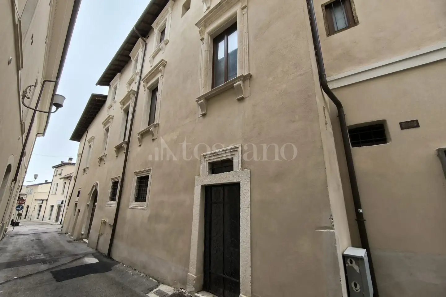 Negozio in vendita di 180 mq a €240.000 (rif. 49/2025)