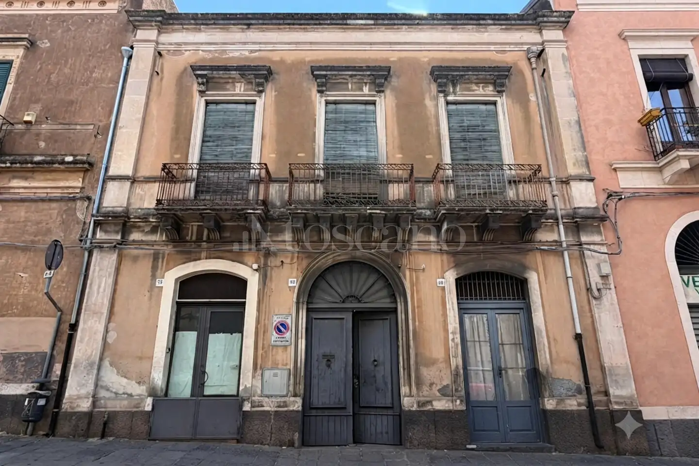 Palazzo in vendita di 263 mq a €248.000 (rif. 118/2026)
