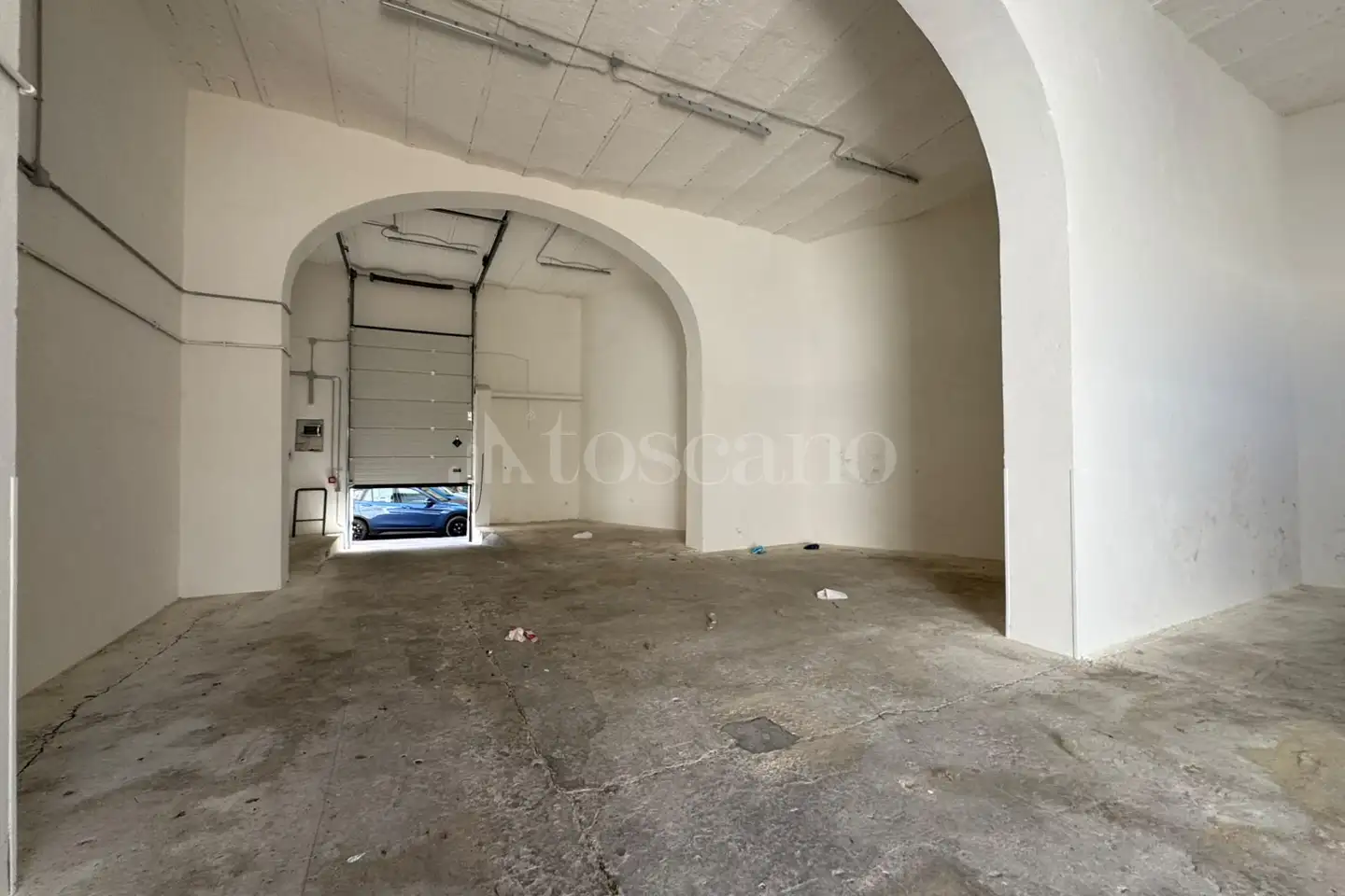 Garage in affitto di 315 mq a €1.200 (rif. 33/2026)