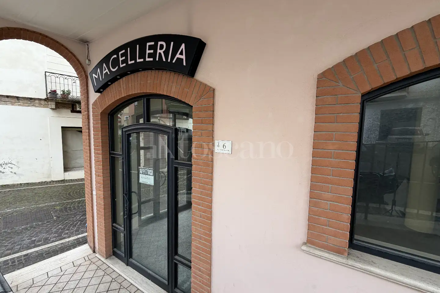 Negozio in vendita di 152 mq a €98.000 (rif. 42/2026)