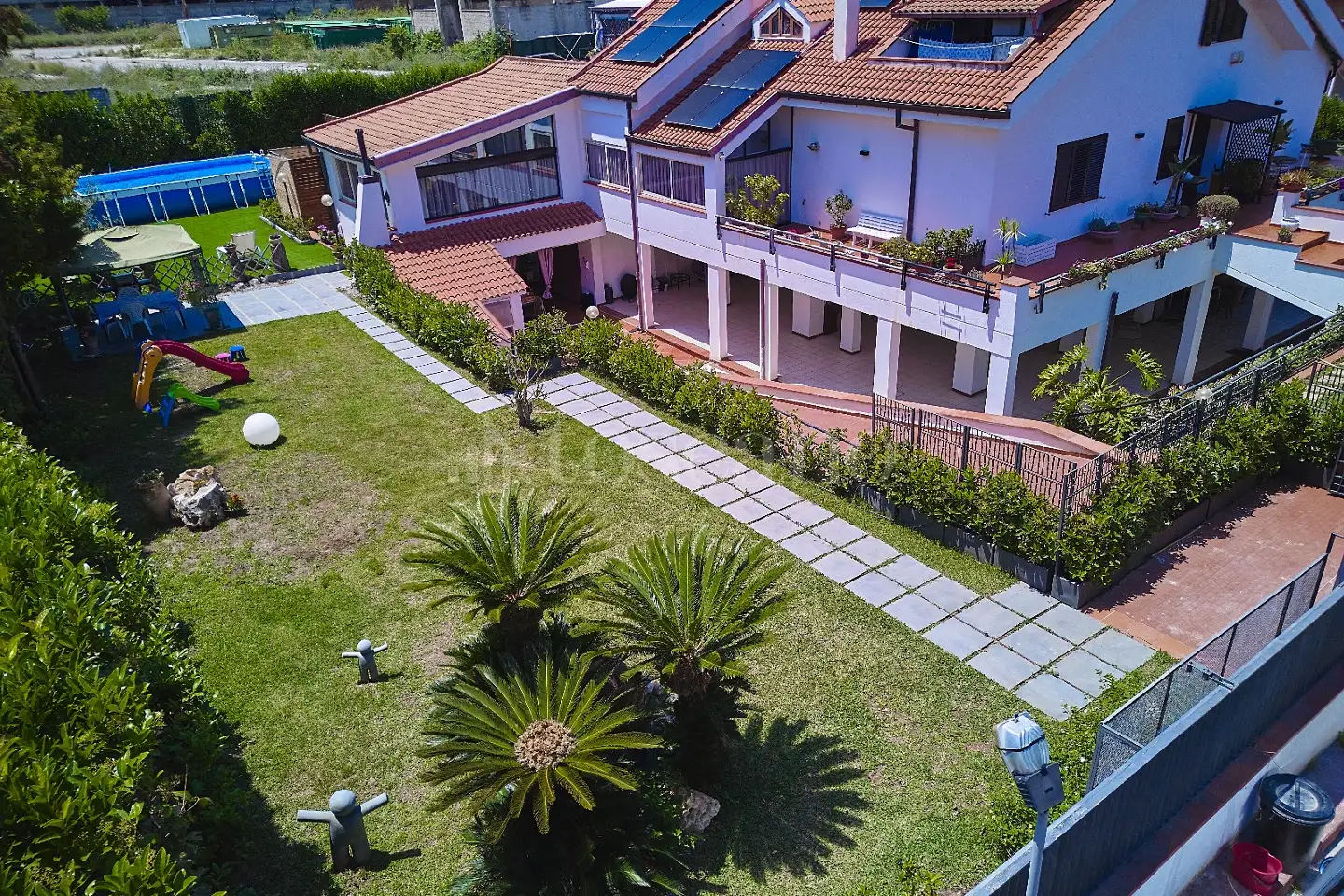 Villa Plurifamiliare in vendita di 550 mq trattativa riservata (rif. 13/2026)