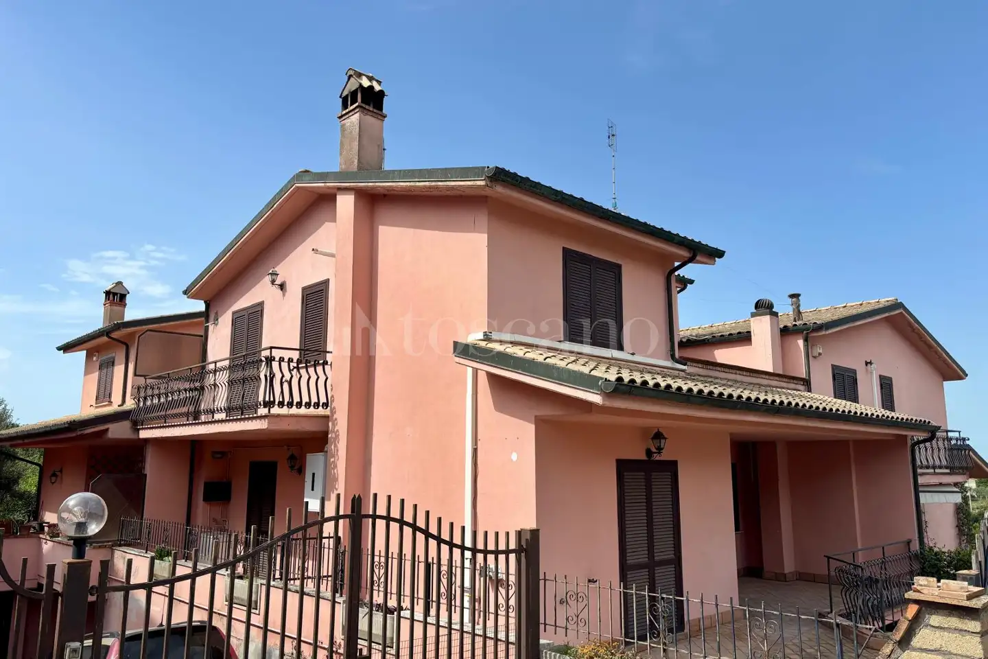 Villa Plurifamiliare in vendita di 230 mq a €299.000 (rif. 70/2024)