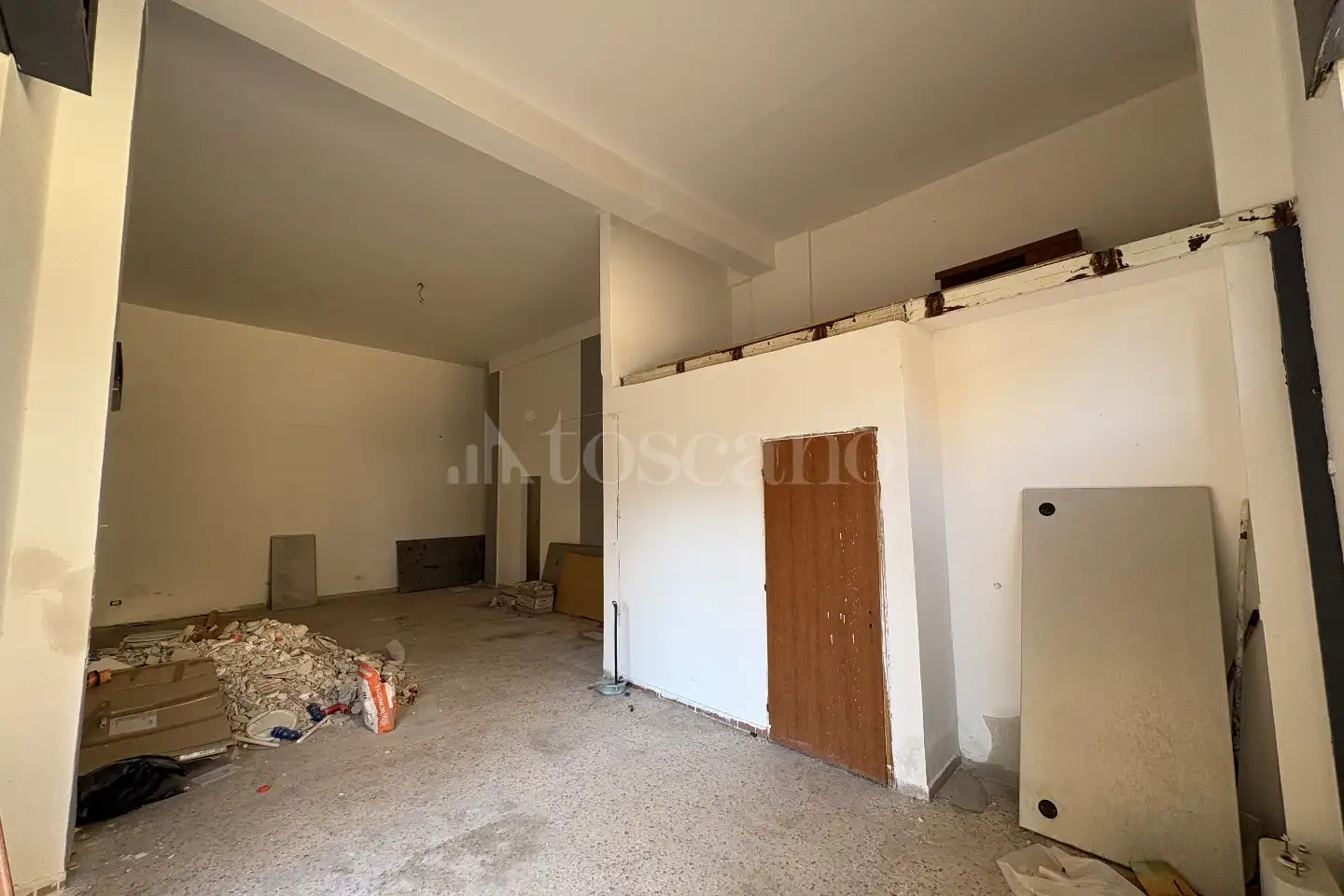 Negozio in vendita di 67 mq a €70.000 (rif. 17/2026)