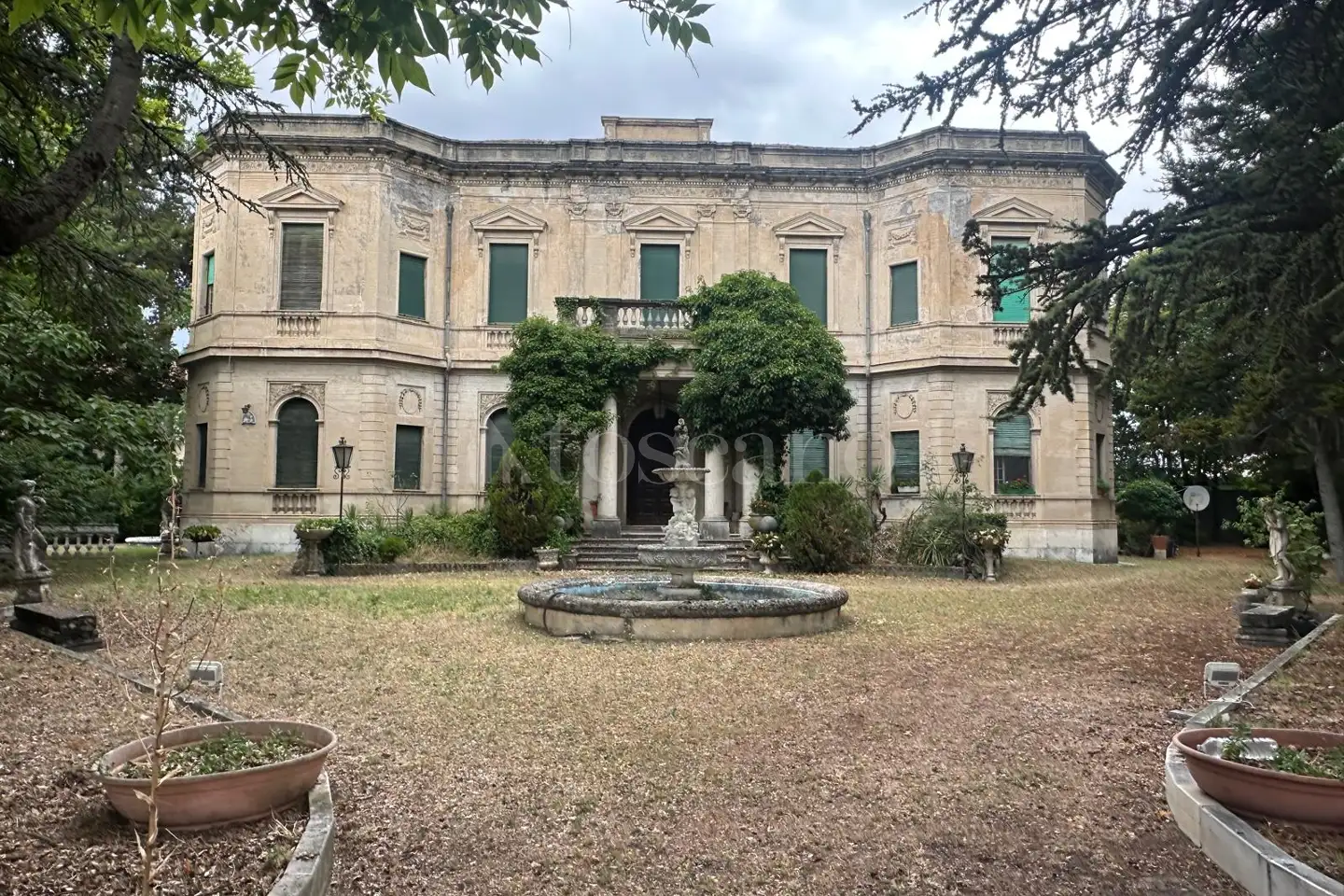 Villa in vendita di 1.000 mq a €2.000.000 (rif. 57/2026)