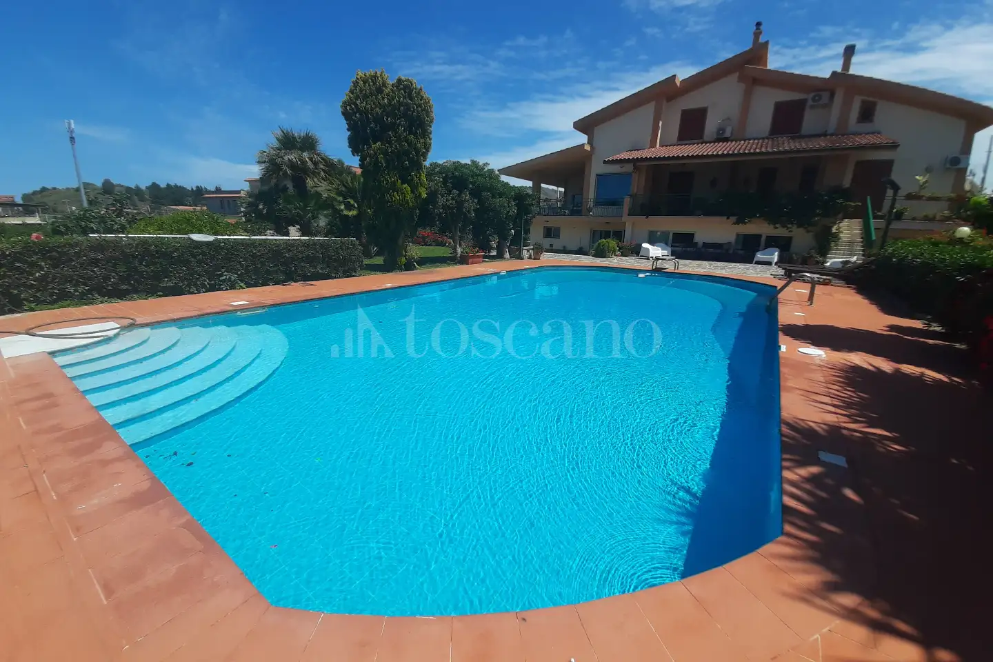 Villa in vendita di 700 mq a €650.000 (rif. 12/2025)
