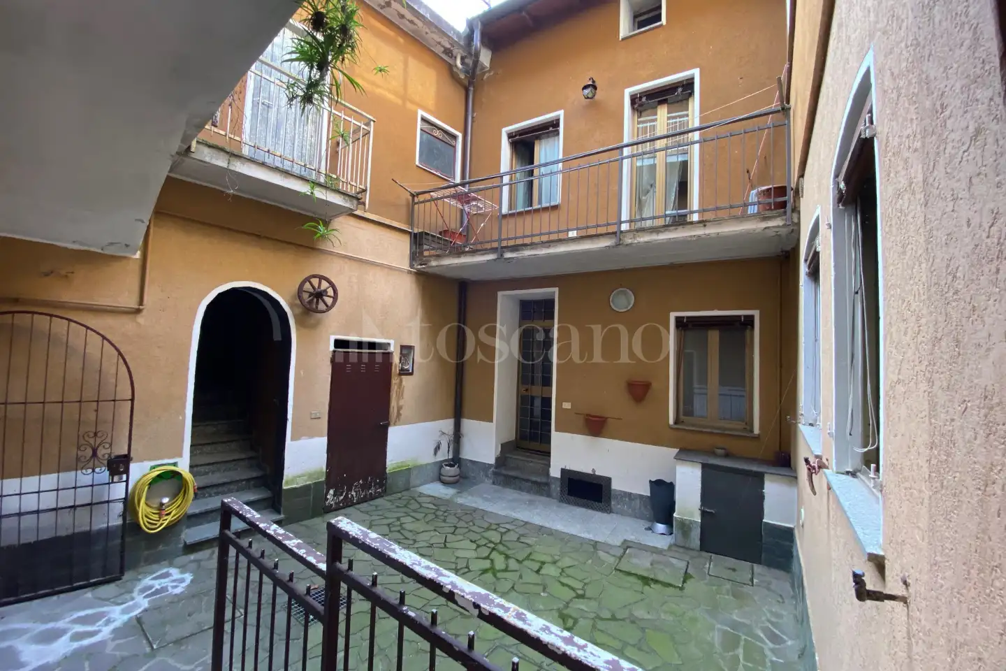 Palazzo in vendita di 210 mq a €80.000 (rif. 8/2026)