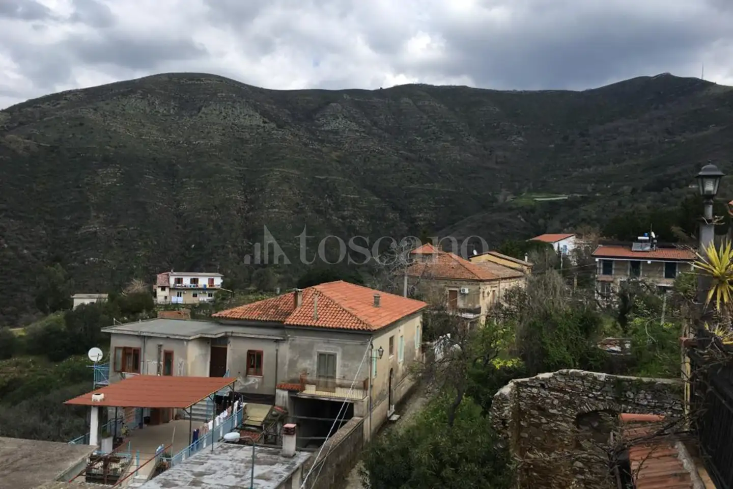 Casa Indipendente in vendita di 260 mq a €120.000 (rif. 11/2025)