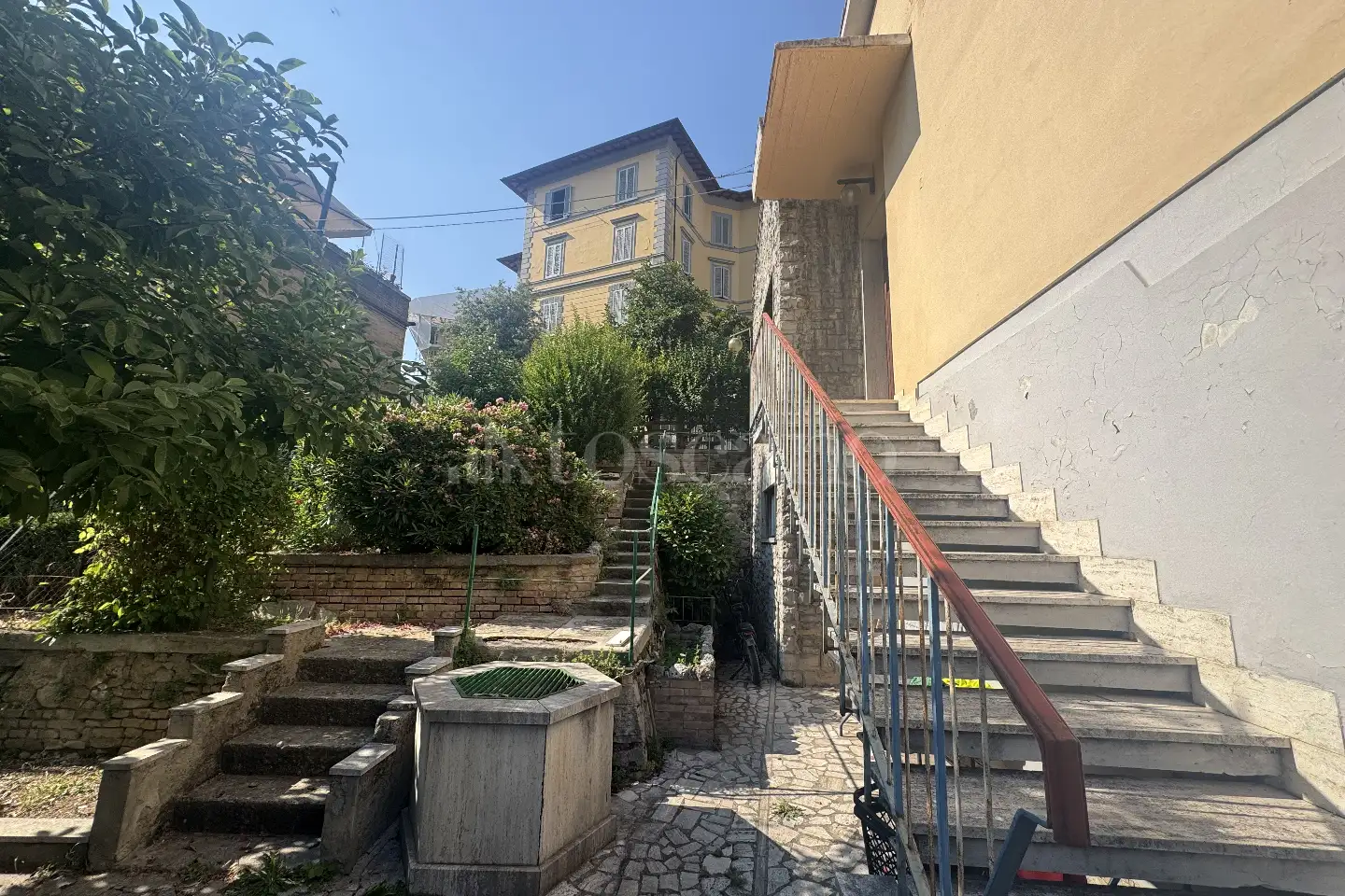 Villa Plurifamiliare in vendita di 260 mq trattativa riservata (rif. 17/2025)