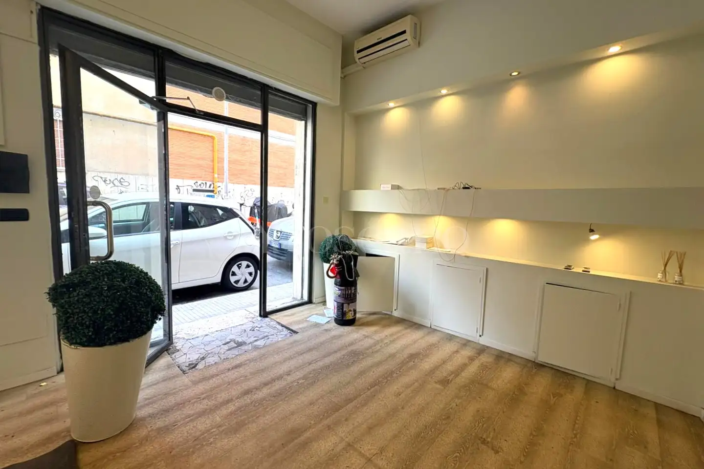 Negozio in affitto di 62 mq a €900 (rif. 21/2026)