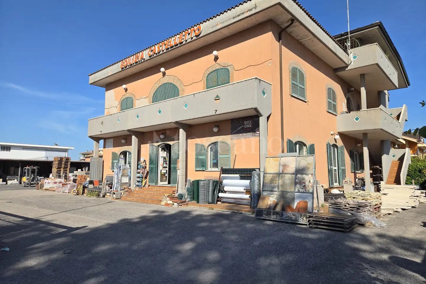 Negozio in affitto di 600 mq a €12.000 (rif. 63/2025)