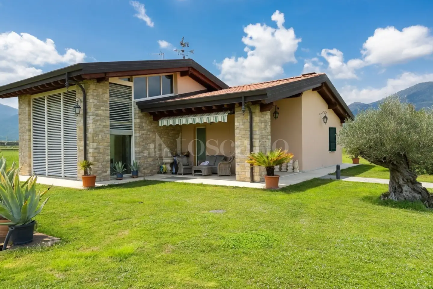 Villa in vendita di 230 mq a €1.100.000 (rif. 17/2026)