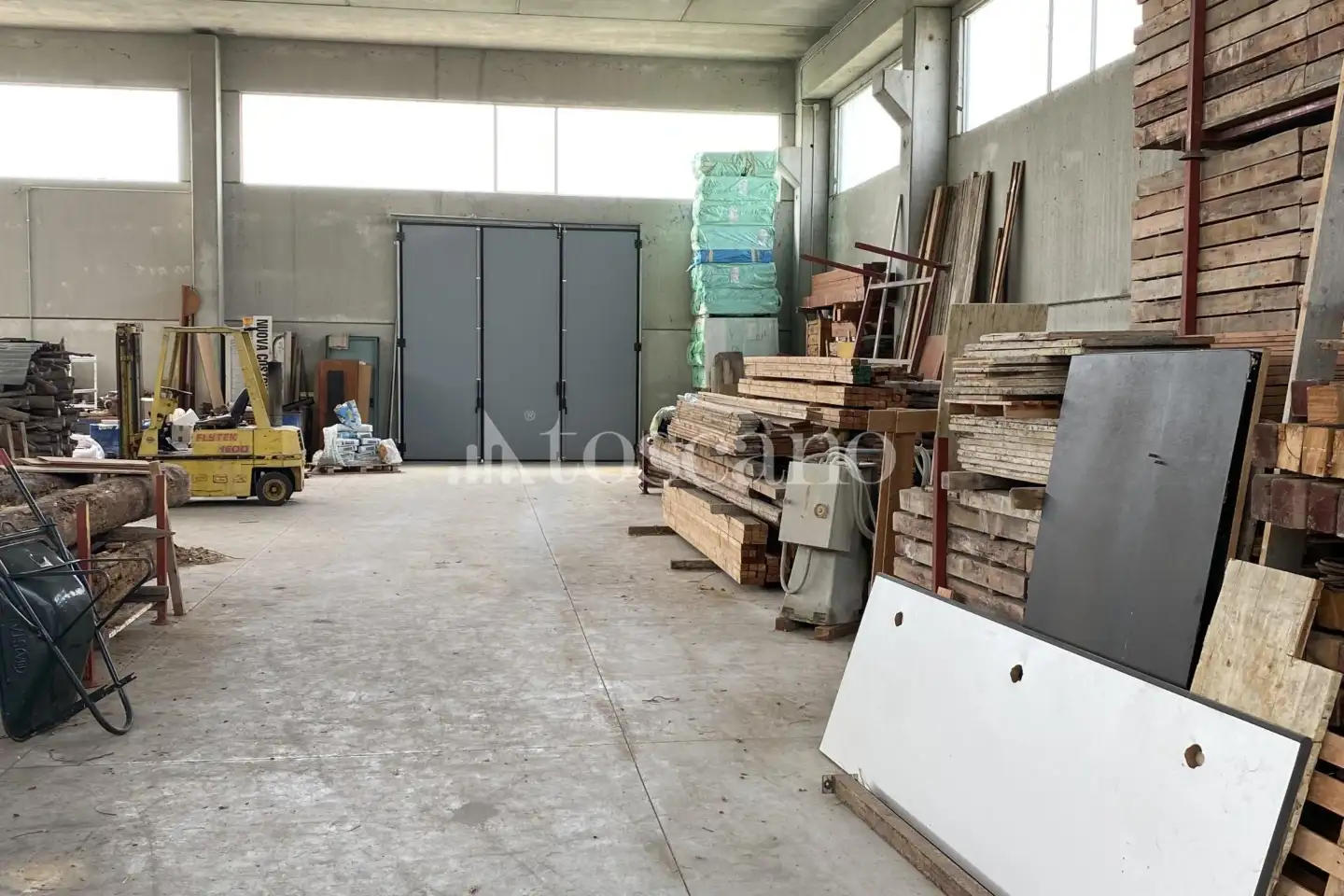 Capannone in vendita di 600 mq a €290,000 (rif. TS0033VE.B)