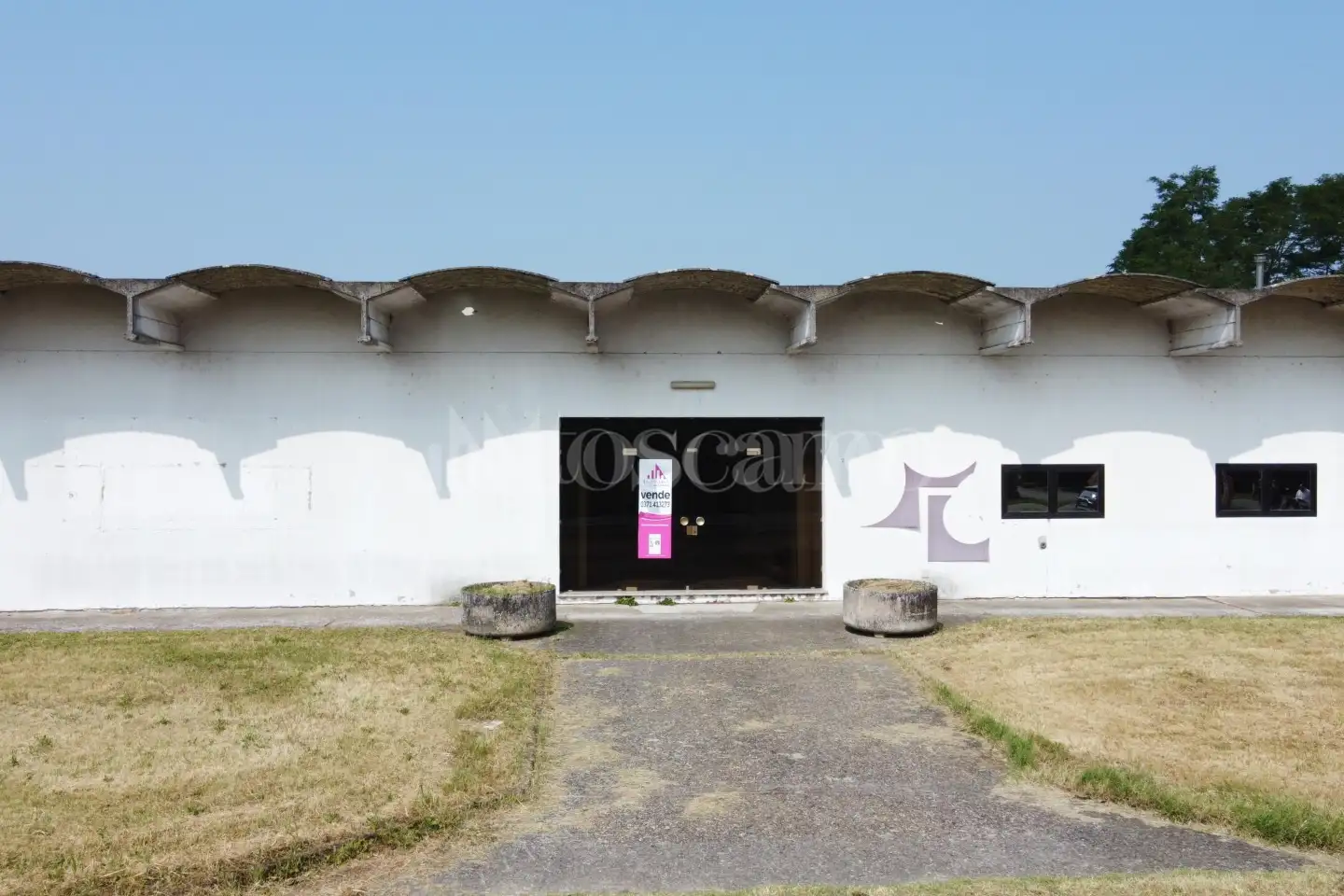 Capannone in vendita di 1800 mq a €149,000 (rif. TS0033VE.A)