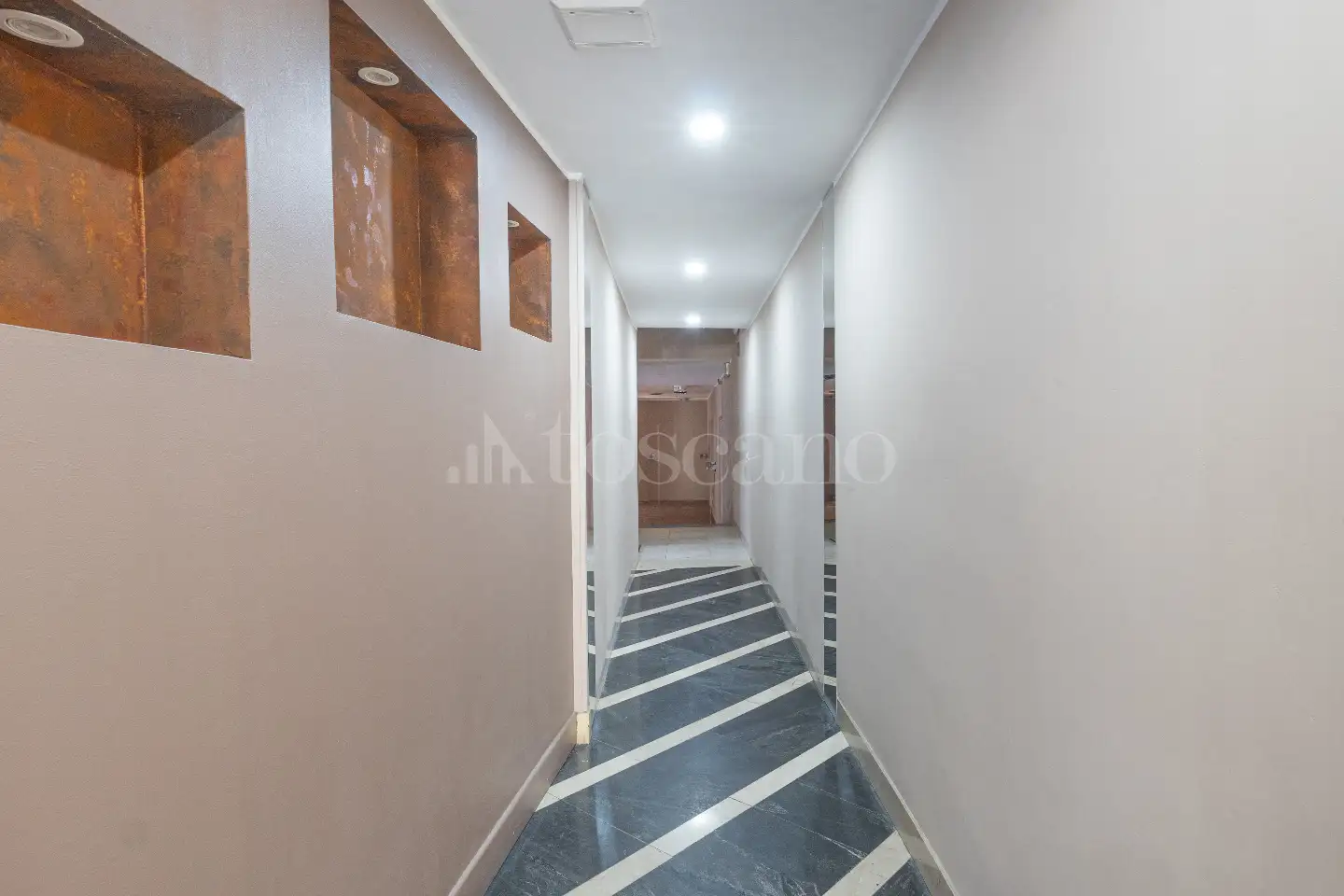 Negozio in vendita di 250 mq a €1.450.000 (rif. 87/2026)