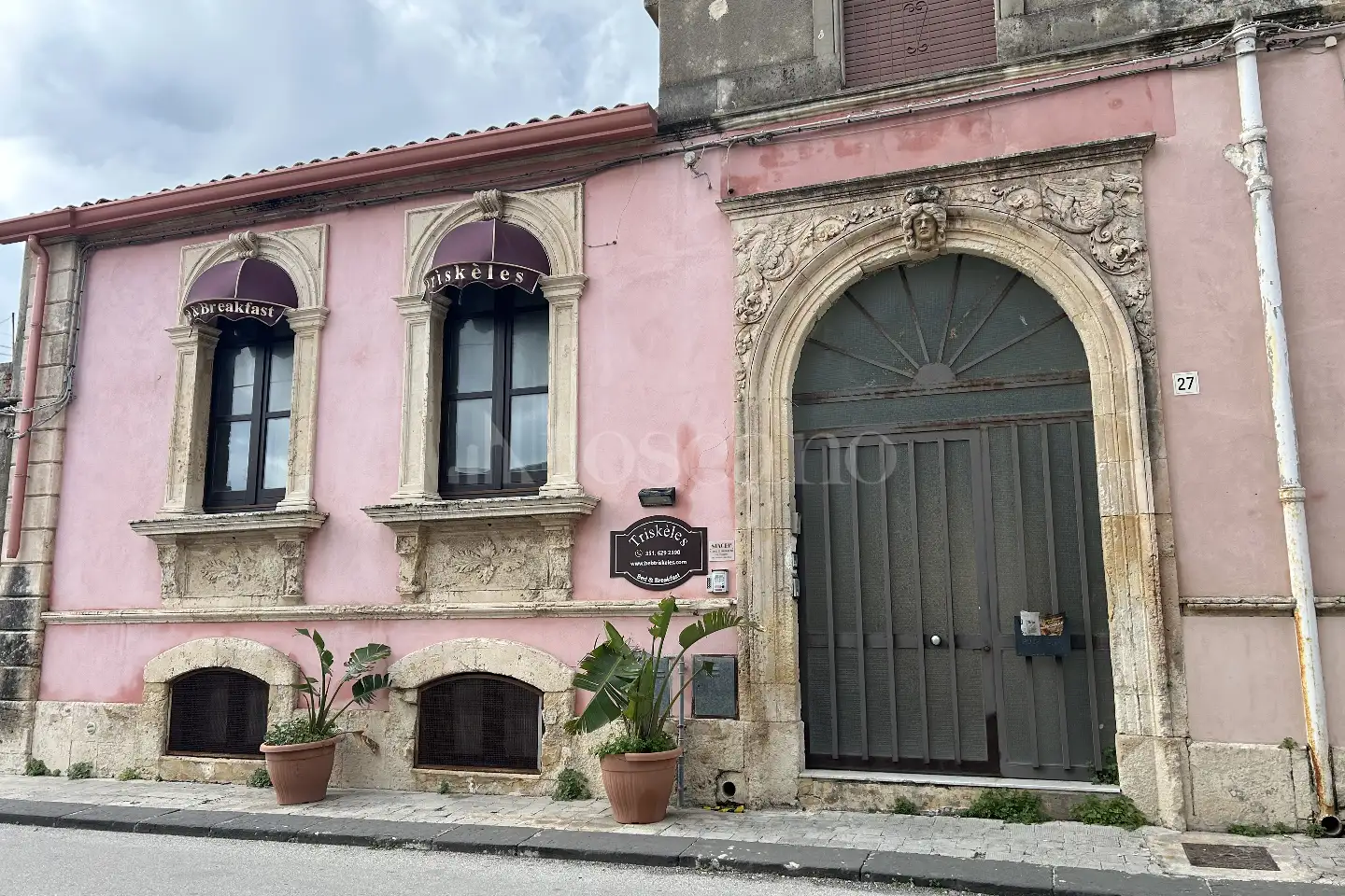 Palazzo in vendita di 400 mq a €445.000 (rif. 15/2025)
