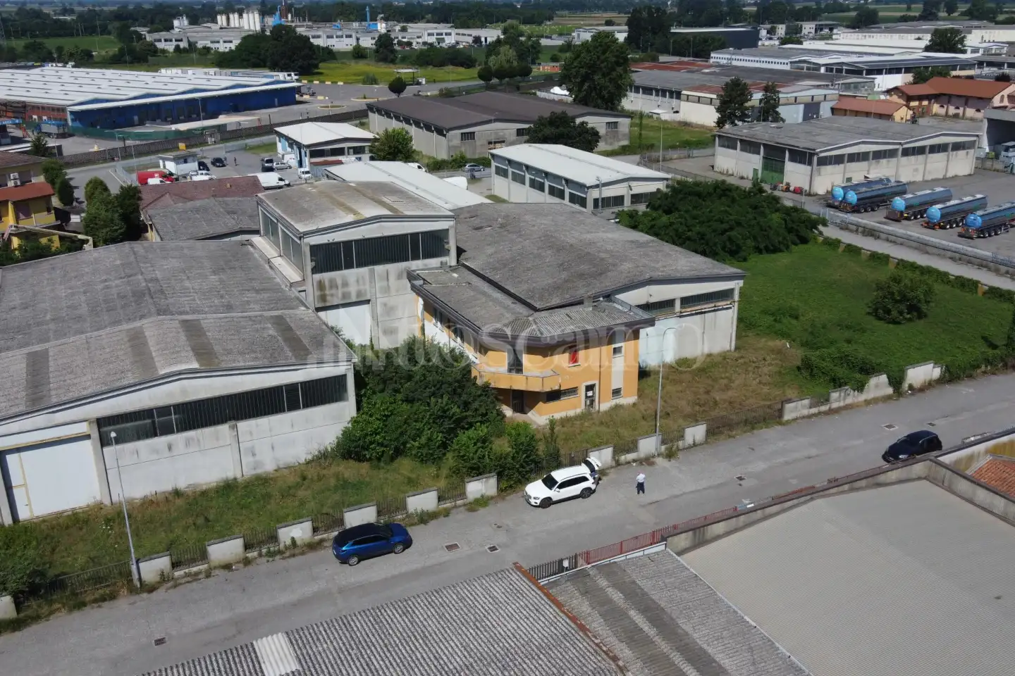 Capannone in vendita di 2000 mq a €4,500 (rif. TS0044VE.A)