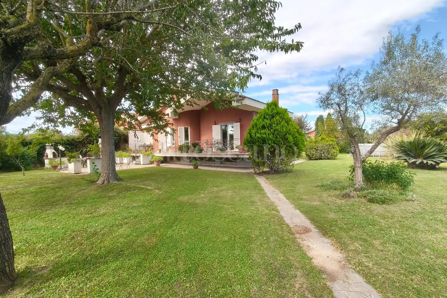 Villa in vendita di 300 mq a €845.000 (rif. 49/2026)