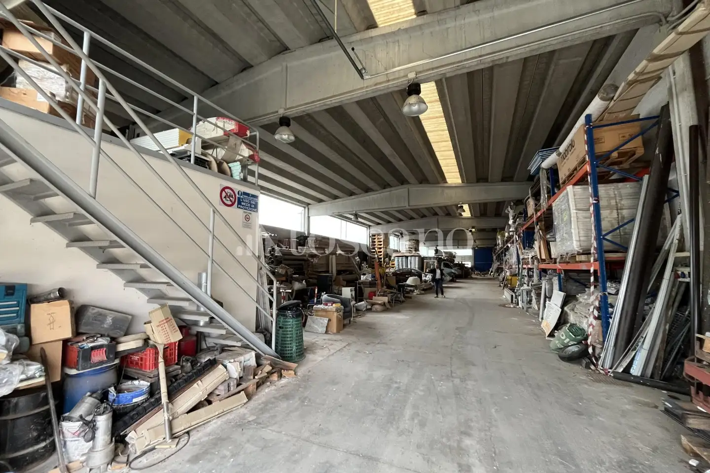 Capannone in vendita di 1000 mq a €400,000 (rif. TS0054VE.A)