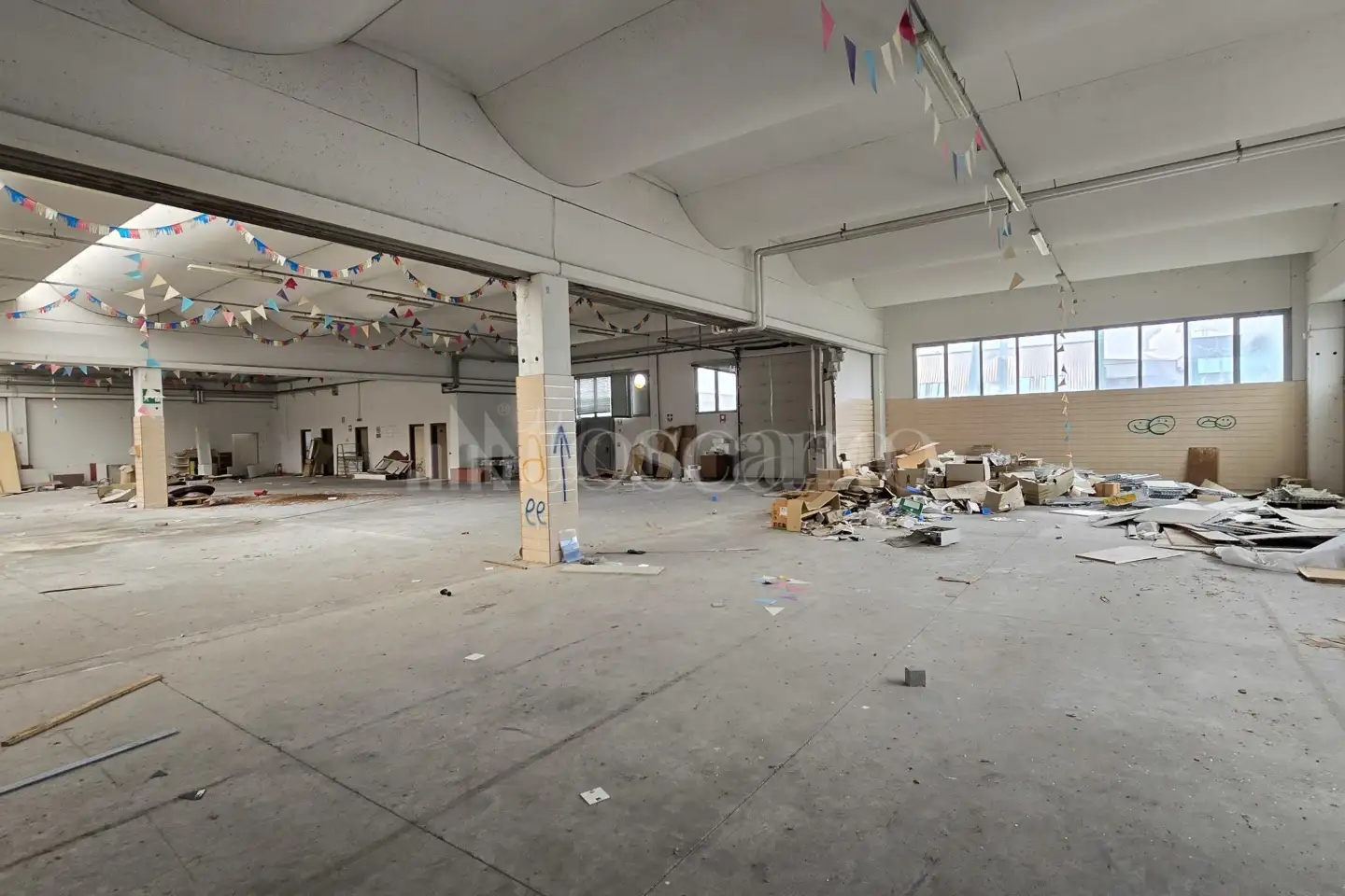 Capannone in vendita di 3500 mq a €1,693,000 (rif. IR0001VE)