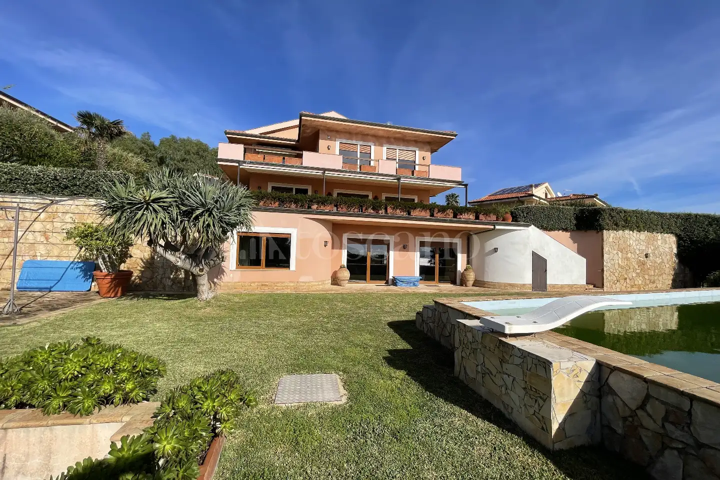 Villa in vendita di 500 mq a €1.500.000 (rif. 45/2025)
