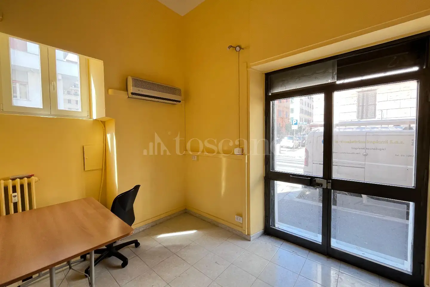 Negozio in affitto di 15 mq a €600 (rif. 23/2026)
