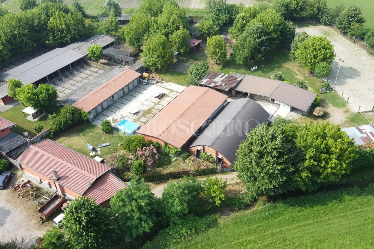 Capannone in vendita di 900 mq a €330,000 (rif. TS0086VE)