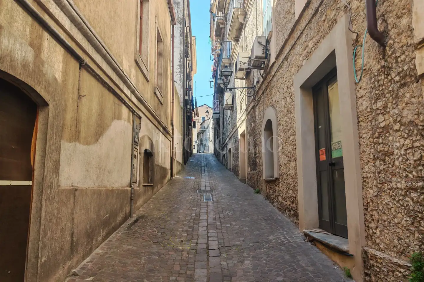 Negozio in vendita di 50 mq a €60.000 (rif. 21/2026)