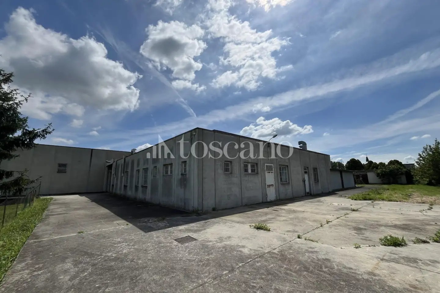 Capannone in vendita di 2800 mq a €490,000 (rif. TS0032VE.A)