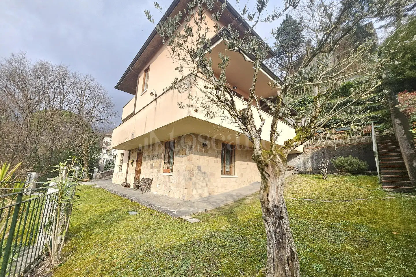 Villa in vendita di 237 mq a €435.000 (rif. 4/2026)