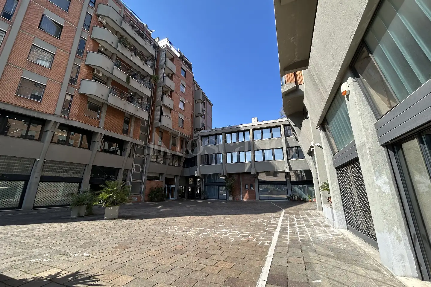 Negozio in vendita di 260 mq a €315.000 (rif. 6/2026)