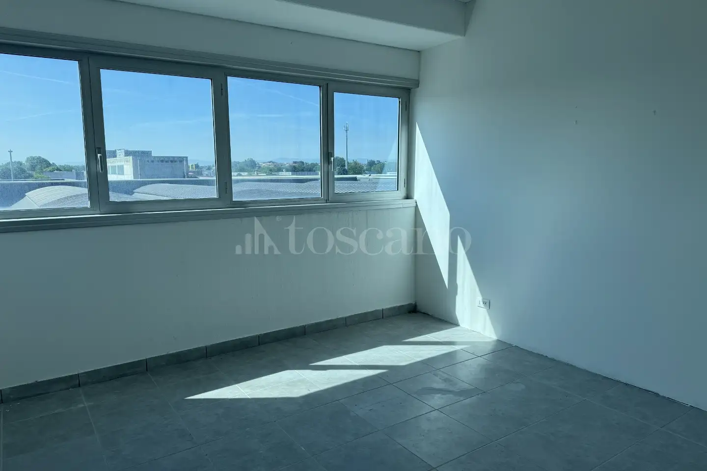 Ufficio in vendita di 130 mq a €834 (rif. MRE1253AF-3-1C)